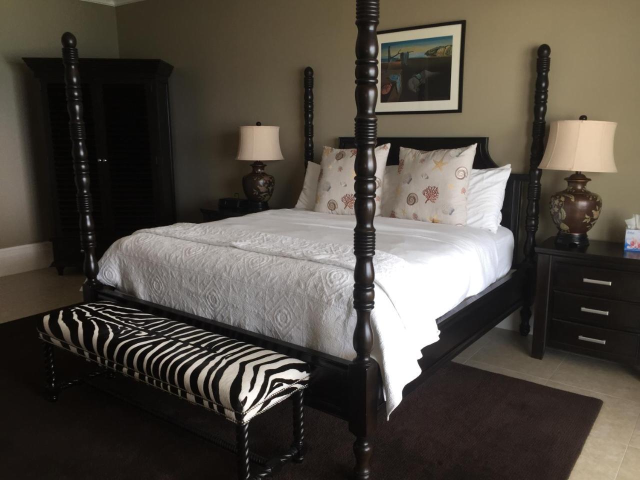 Caribbean Club Boutique Hotel, Grand Cayman Dog City Zewnętrze zdjęcie